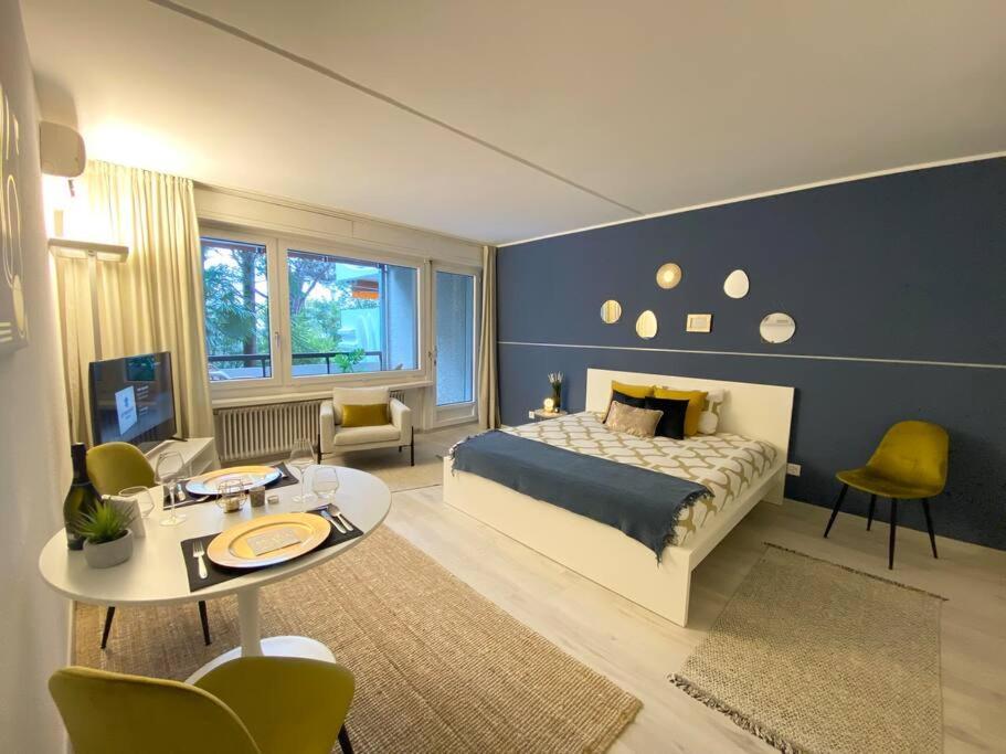 Luganersee, Pool, Strand, Parkplatz, Suite Bissone Kültér fotó