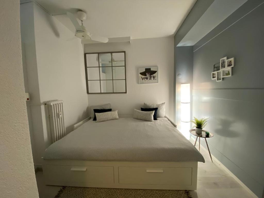 Luganersee, Pool, Strand, Parkplatz, Suite Bissone Kültér fotó